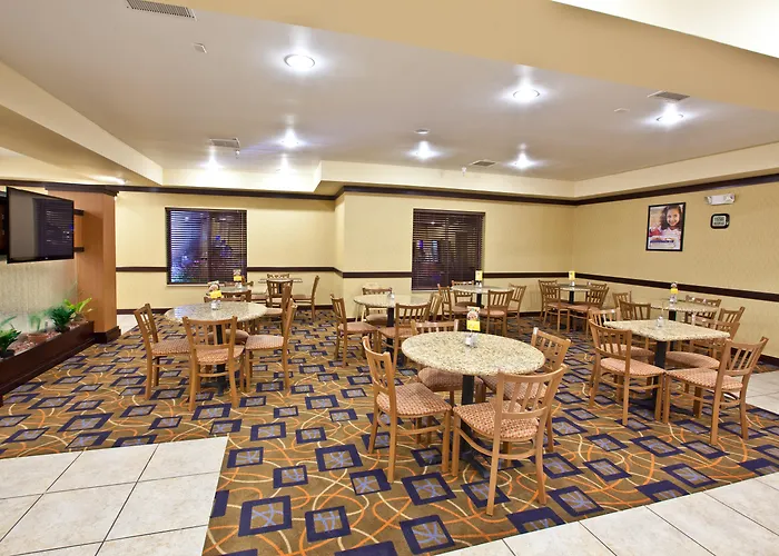 Holiday Inn Express Plymouth By Ihg